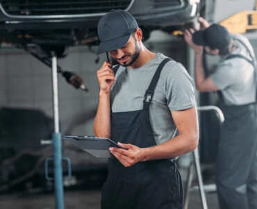 7 Daily Bottlenecks in Auto Repair Shops—And How to Eliminate Them